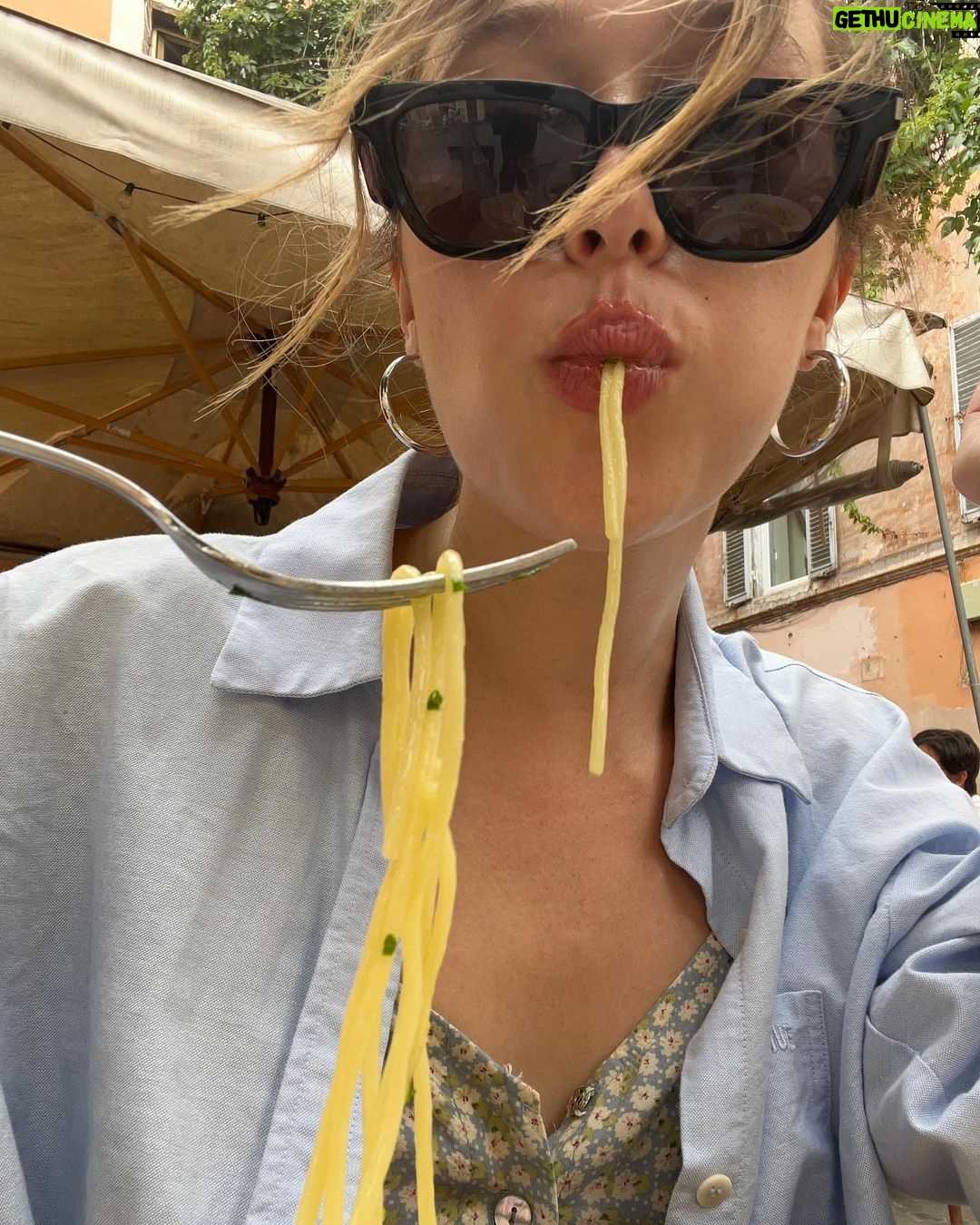 Alycia Debnam-Carey Instagram - I’ve been dreaming about having Vongole in Italy for an eternity. It finally happened. 🥲