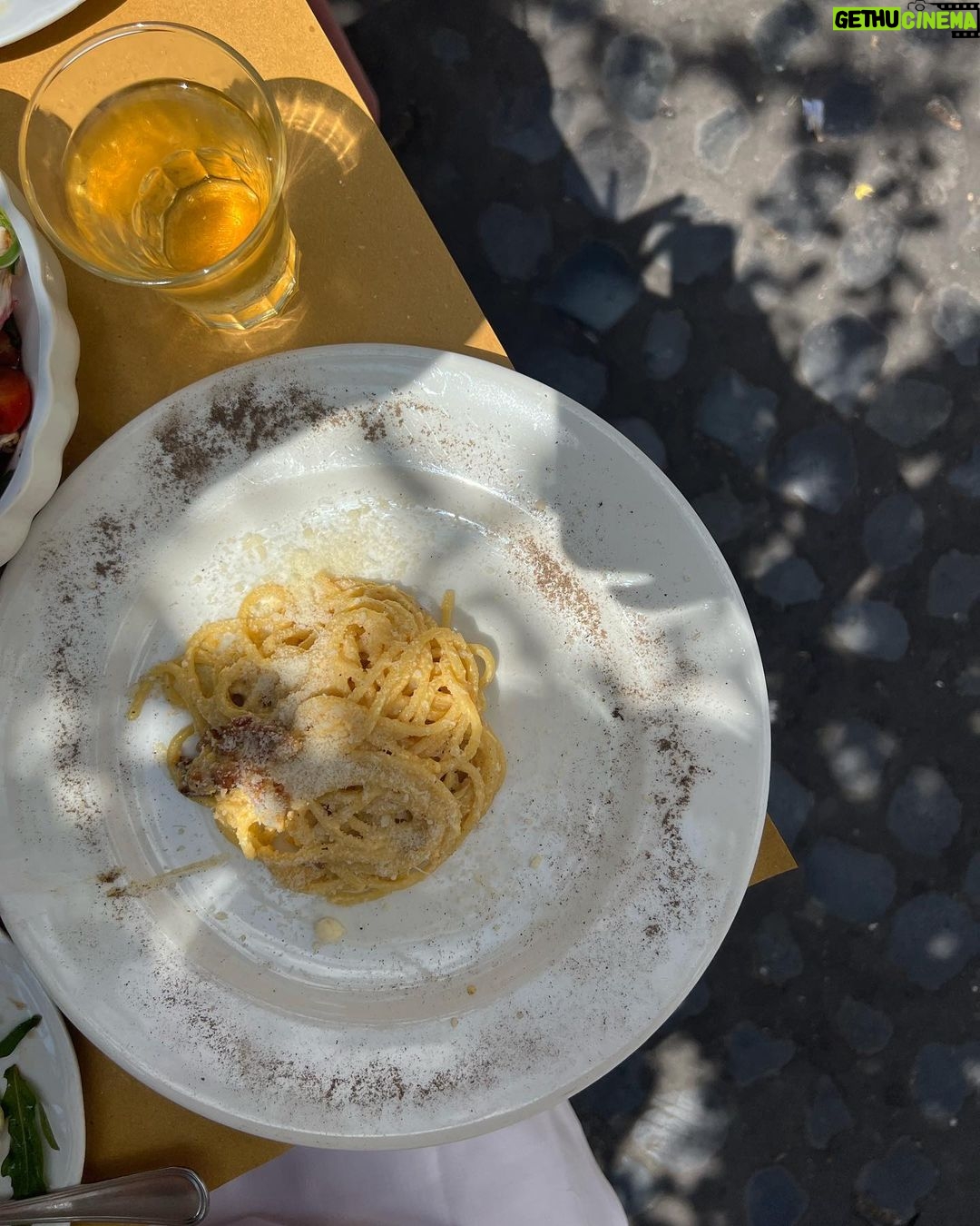 Alycia Debnam-Carey Instagram - I’ve been dreaming about having Vongole in Italy for an eternity. It finally happened. 🥲