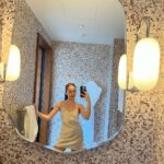 Alycia Debnam-Carey Instagram - Chic.