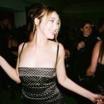 Alycia Debnam-Carey Instagram - @wmag 💁🏼‍♀️🥂