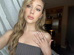 Alycia Debnam-Carey Instagram - Couldn’t make it to the #SaintXOnHulu TCAs so we did full glam and interviews in Sydney at 3am instead. 
@bradmullinshair and @filomena_makeup really came through for this 🥲🫶🏼 and @cartier always ✨