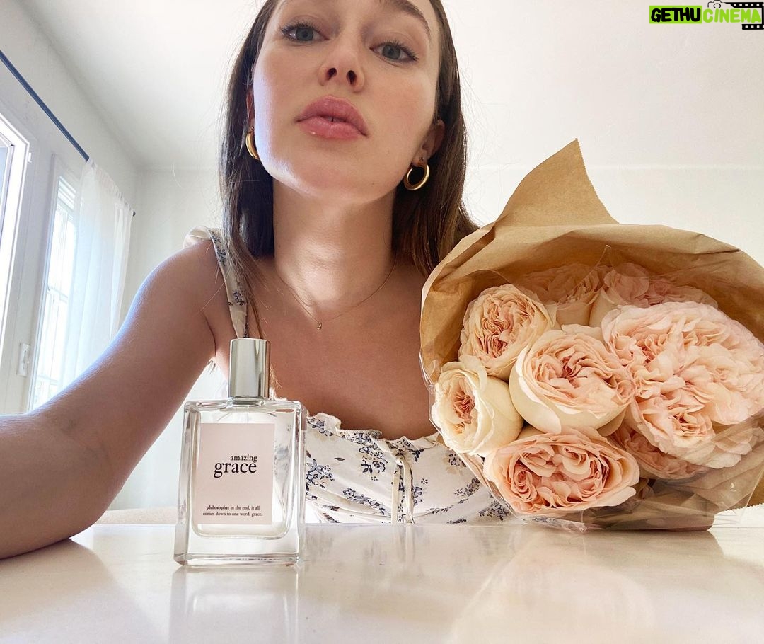 Alycia Debnam-Carey Instagram - If you're wondering what to get your mum for Mother's Day this year, don't look any further. @lovephilosophy amazing grace for your amazing mum. 🌸 #gracegiving #lovephilosophy #philosophypartner