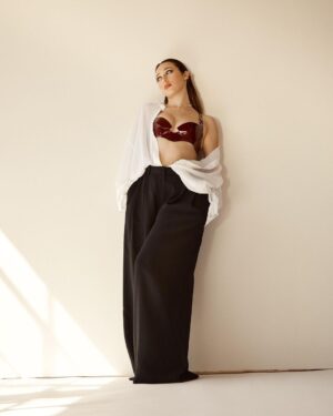 Alycia Debnam-Carey Instagram - @schonmagazine 🧨💋
Photography + Direction. @benjoarwas
Creative Direction + Fashion. @shalevlavan
Hair. @dallin.james
Make Up. @adambreuchaud
Nails. @naokosaita
Photography Assistants. @christianscutt + @tylergurdfilm
Fashion Assistant. @brigitteshokouhi
Special Thanks. @monicawangphoto + The Team @cartier
Words. @raeganrubin