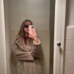 Alycia Debnam-Carey Instagram - Cosy things 🥟🍷