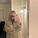 Alycia Debnam-Carey Instagram - Cosy things 🥟🍷