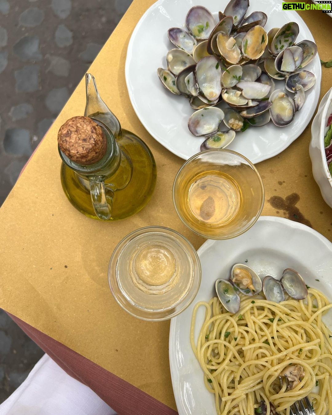 Alycia Debnam-Carey Instagram - I’ve been dreaming about having Vongole in Italy for an eternity. It finally happened. 🥲