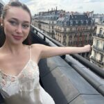 Alycia Debnam-Carey Instagram - Are you happy to be in paris? ✨🇫🇷