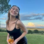 Alycia Debnam-Carey Instagram - Prepare to be sick of me… pt. 1 💋