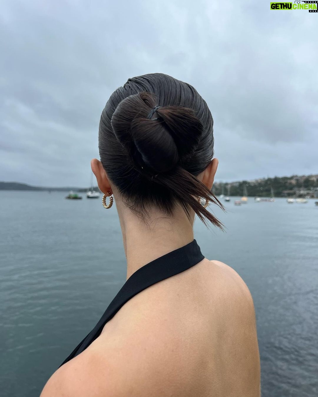 Alycia Debnam-Carey Instagram - A little commotion for the dress 🖤