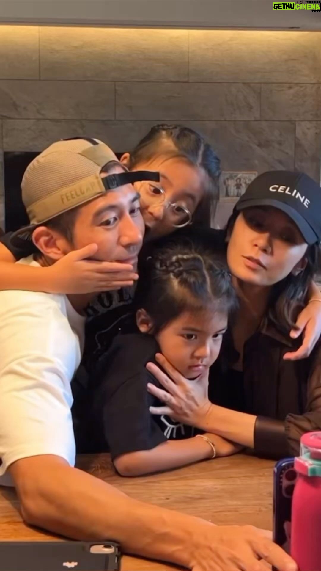 Alyssa Chia Instagram - 2023 我的代表詞 突破挑戰! 我接受任何的考驗 那是因為願意接受跟面對所有的挑戰! 看著這一年 有甜有苦 有笑 有淚⋯ 每個人回顧一定也就如此! 請擁抱自己!跟自己說聲辛苦了🙏 好好揮別過去!迎接更好的未來! 我們都值得擁有美好🙏 珍惜每一刻~ 2024~我來了!只會更好! 新年快樂💕💕