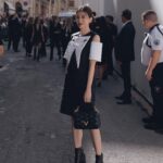 Alyssa Chia Instagram – 巴黎是一場流動的盛宴,在這座迷人的浪漫之都,巷弄中不起眼的轉角咖啡廳也顯得悠閒慢活。
賈靜雯這次為了Louis Vuitton時裝秀特別快閃法國,穿上時髦新裝,觀賞了大秀,更難得偷閒赴一場塞納河邊的日落之約。工作夥伴們,還偷偷在羅浮宮為她準備了慶生驚喜🎂
「第一次在羅浮宮前慶生,非常驚喜!謝謝團隊的用心,雖然一直很想上廁所(笑),原來她們是在拖延時間,等待夕陽最美天光給我送上第一份蛋糕,太浪漫了~」
你喜歡這組照片嗎?底下留言祝福祝 #賈靜雯 生日快樂,也把這份幸福感分享給你身邊愛的人。
👉🏻追蹤 @elletaiwan 看更多時尚新訊
#elletaiwan #elle時尚圈 #elle追星 #paris #pfw #louisvuitton #巴黎 #羅浮宮 @alyssachia @louisvuitton Paris,France