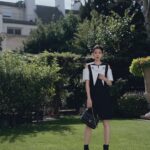 Alyssa Chia Instagram – 巴黎是一場流動的盛宴,在這座迷人的浪漫之都,巷弄中不起眼的轉角咖啡廳也顯得悠閒慢活。
賈靜雯這次為了Louis Vuitton時裝秀特別快閃法國,穿上時髦新裝,觀賞了大秀,更難得偷閒赴一場塞納河邊的日落之約。工作夥伴們,還偷偷在羅浮宮為她準備了慶生驚喜🎂
「第一次在羅浮宮前慶生,非常驚喜!謝謝團隊的用心,雖然一直很想上廁所(笑),原來她們是在拖延時間,等待夕陽最美天光給我送上第一份蛋糕,太浪漫了~」
你喜歡這組照片嗎?底下留言祝福祝 #賈靜雯 生日快樂,也把這份幸福感分享給你身邊愛的人。
👉🏻追蹤 @elletaiwan 看更多時尚新訊
#elletaiwan #elle時尚圈 #elle追星 #paris #pfw #louisvuitton #巴黎 #羅浮宮 @alyssachia @louisvuitton Paris,France