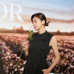 Alyssa Chia Instagram - 非常開心!😊 今天以迪奧保養大使身分出席《迪奧精萃再生玫瑰源萃》上市記者會💓 同時也感受了一場岡維拉玫瑰花園之旅，被滿滿的玫瑰花包圍，真的很幸福。 現場也體驗了沉浸式互動花園展區，採栽「玫瑰初蕾」稍縱即逝的珍稀能量，而它就是全新「玫瑰源萃」的超級逆齡成分，讓我的膚況來到巔峰，澎彈、細緻、勻亮，真的很滿意這樣的狀態。 女人真的不用在意身分證上的年齡，只要內心保持年輕心態， 外在透過最好的保養選擇來好好的寵愛自己， 大家都能一起由內而外「倒轉肌齡」！ @diorbeauty #diorprestige #diorprestigelenectar #迪奧精萃再生玫瑰源萃 #玫瑰賦活雙精 Makeup_ @clairechengmakeup @21caratmakeup Hair_ @u88na Fashion_ @dior