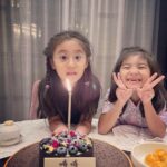 Alyssa Chia Instagram - 8歲了⋯💕🎂 時間就是這樣的飛快～ 必須要說 咘咘真的是個好棒的小姊姊 跟溫暖的孩子～ 她細膩懂事 從不讓我們操心～ 每年的生日願望都很簡單 筆記本或鉛筆盒之類～ 今年 問她的願望想要什麼 她說⋯ 我可以要一隻手機嗎📱⋯🙄 我跟她爸同時說～想的美🤣🤣🤣 她很認份的回答 我知道，我只是想嘛🤣 慢慢想囉👀 生日快樂🎂 暑假快樂🎉 我們愛妳😘 #8歲 #生日快樂