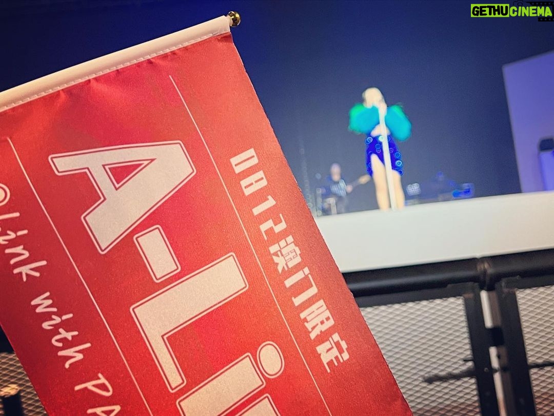 Alyssa Chia Instagram - 我們真的排除萬難 心甘情願 全力支持的飛來澳門 就是為了用行動表達對我們姐妹的愛💕💕 因為乘風 我們更熟悉了彼此⋯好感謝🙏 這次澳門的舞台 我看見了閃閃發光 動感十足 魅力四射的姐妹 @lulin168 妳知道妳有多棒嗎! 我們三個台下如癡如醉的跟著妳的歌聲感動搖擺! 太幸福了! 還有 @adachoi9800 @liuyase 我們三個暢所欲言談天說地⋯真的好開心喔!! 下次會在哪呢?下個路口見🤣😘