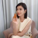 Alyssa Chia Instagram - 炎熱的夏天總是特別容易出汗出油💦幸好有迪奧玫瑰微導雙星🌹來拯救我的肌膚 擁有百萬顆微導精華的「迪奧精萃再生微導凝露」，不僅能輕潤控油，全新升級配方還能幫肌膚養好菌，一抹上臉就釋放超水感潤澤！ 化妝水後使用 #玫瑰小粉鑽精華，補充微營養，深層呵護疲累的肌膚～ 1+1的迪奧玫瑰微導雙星，讓夏季肌膚美出新高度🥰 @DiorBeauty #DiorPrestige #DiorSkincare #玫瑰微導雙星 #迪奧精萃再生微導凝露 #玫瑰小粉鑽精華