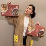 Alyssa Chia Instagram - 太貼心 @chiaselect.tw 幫我想好過年要送什麼了！ 今年的春節禮盒美美的、份量感又夠，大家收到應該會喜歡吧💗 💗 💗 秘製牛肉麵禮盒 < https://bit.ly/3Xod1Fv > 一次擁有紅燒、清燉兩種口味 搭配莫蘭迪紅色的提盒，喜氣的好有質感   #賈以食日 #秘製牛肉麵禮盒 #再現家傳美味 #秘製紅燒牛肉麵 #秘製清燉牛肉麵