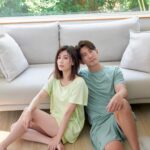 Alyssa Chia Instagram - 家，對我來說是溫暖的避風港。 生活總有緊繃的時刻，回到家後換上 ONE BOY 飛航模式CBD速眠衣🛩 穿上它，就像是開啟了屬於你的飛航模式 讓你可以好好的靜下心來，拋開焦慮 在家裡與自己最愛的人一起安心入眠😴 #ONEBOY速眠衣 #開啟屬於你的飛航模式 @oneboylife