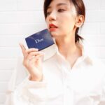 Alyssa Chia Instagram - 今年夏天實在太熱了…. 我有補妝秘密武器😎 #DIOR超完美輕透霧粉餅   面對大太陽也可以美美的出遊🥰   @DiorBeauty #DiorForever #超完美底妝家族 #底妝神助手