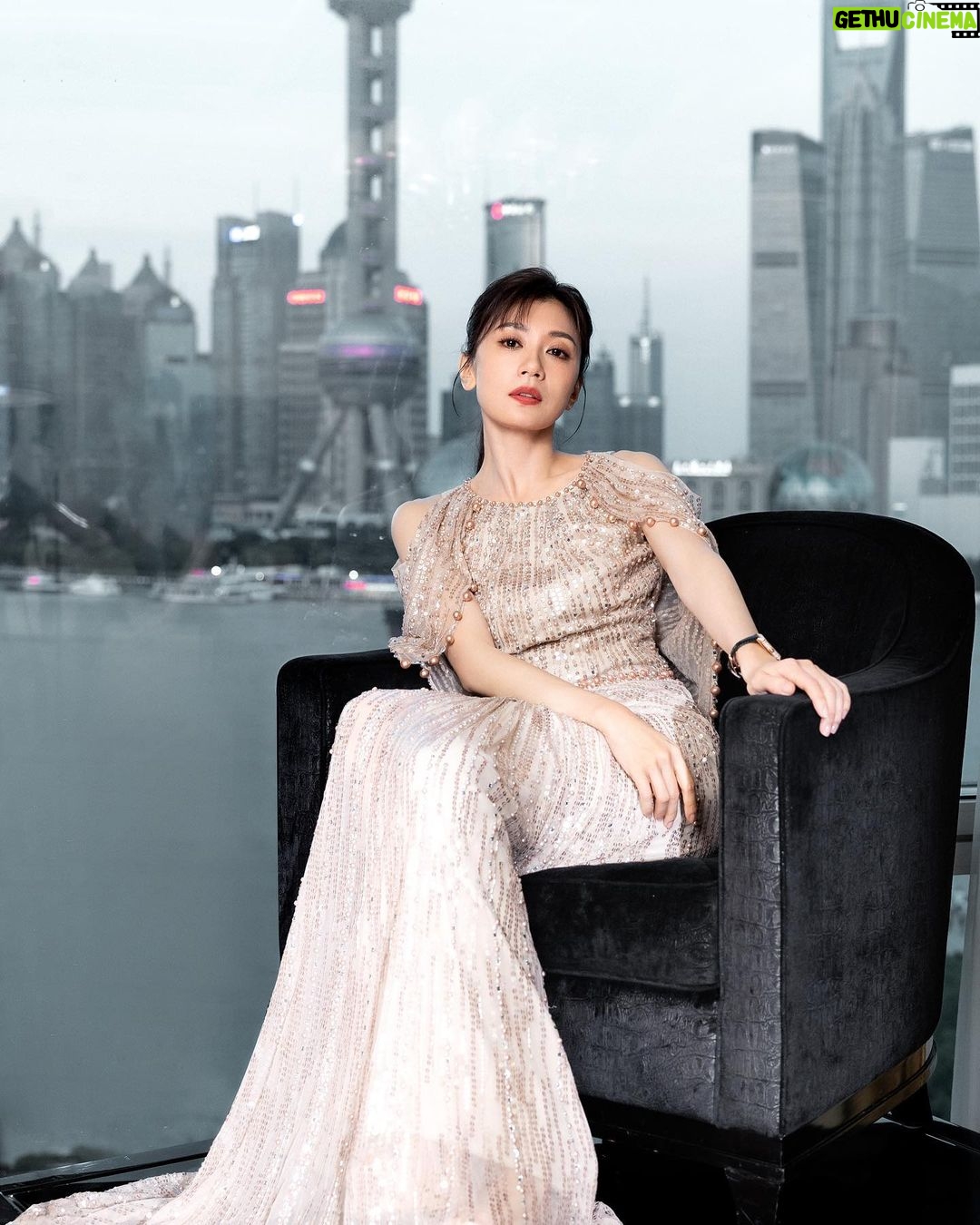 Alyssa Chia Instagram - 很榮幸出席THE REVERSO 水幕音樂秀~在 #上海電影節# 探索光影,捕捉影像瞬間✨