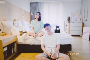 Alyssa Chia Instagram - 每天都與你一起迎接最美好的早晨 搭配最舒服的速眠衣一起努力，迎接新的挑戰 加油，每一天💪🏻💕 @lefthere036 @oneboylife #ONEBOY速眠衣 #屬於你的飛航模式