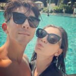 Alyssa Chia Instagram - 有人到了不惑之年了⋯😎 這位先生是我們家很重要的支柱 出門旅行 朋友們都說 可以沒有我 但一定要有他🙄🫣 他的重要性就是如此🤣 我忙碌 他可以1打2的帶小孩去旅行 他可以清冰箱滿足全家人的味蕾 重點🔖還很美味！ 我這些年可以如此幸運跟安心的去做我喜愛的工作都是因為他💗 因為他無限的支持 我才能繼續在我的工作領域發光發亮💗 因為他說～妳值得被大家喜愛跟看見🫣 修先生 生日快樂🎂 40是大壽🎂 給你滿滿的驚喜跟祝福🎂 你最好的禮物就是被全家大小及寵物包圍🤣🤣 這樣的愛是不是很滿足💗 p.s後面的背板是一群老男人的浪漫禮物 真的浪漫又好笑🤣🤣 @lefthere036 #40快樂 #健康平安