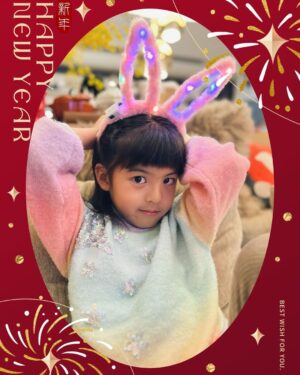Alyssa Chia Instagram - 初一來跟大家拜年囉！
兔年好運連連🎆🎊
兔年幸福連連💗💗
未來的日子 我們都要好好的！
一起陪伴一整年啦🥰
#2023
#兔年
#新年