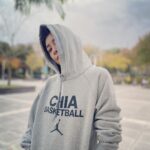 Alyssa Chia Instagram - 2023 1/1 看完了煙火的開年 第一次熬夜的她們還是很有體力的出門玩耍🤣🤣🤣 這就是孩子的能量💪 也是父母的耐力🤣 今年的我們一定會更好💗🎉 我們把祝福的力量傳送出去～～ 感受到了嗎？💗 新年快樂🎆 #家人 #祝福 #一切都會更好 #lovefamily #挑戰