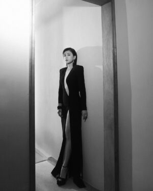 Alyssa Chia Instagram - 今日 是大家給我的自信🫣💕
美好的夜晚💕
#金馬59 
@goldenhorsefilmfestival 

Makeup_ @clairechengmakeup @21caratmakeup 
Hair_ @u88na 
Styling_ @melinachen @chingcreative_intl 
Photos_ @yuweiphotography 
GOWN_ @monotofficial 
SHOES_ @renecaovilla.tw @renecaovilla 
JEWELRY_ @tiffanyandco #TiffanyandCo