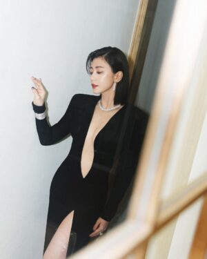 Alyssa Chia Instagram - 今日 是大家給我的自信🫣💕
美好的夜晚💕
#金馬59 
@goldenhorsefilmfestival 

Makeup_ @clairechengmakeup @21caratmakeup 
Hair_ @u88na 
Styling_ @melinachen @chingcreative_intl 
Photos_ @yuweiphotography 
GOWN_ @monotofficial 
SHOES_ @renecaovilla.tw @renecaovilla 
JEWELRY_ @tiffanyandco #TiffanyandCo