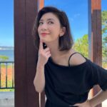 Alyssa Chia Instagram – 開學後的心情像花一樣美麗
看看海吹吹風… 帶上 #DIOR超完美持久唇膏💄
時尚的霧面感 能輕鬆擁有好氣色
休閒和美麗都不能少💖

@DiorBeauty #FOREVERROUGE #霧黑管