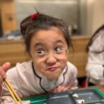 Alyssa Chia Instagram - 今年是我第一次不在咘咘身邊過生日🥲 滿滿的思念及祝福💕 還好她乖巧懂事 是個棒姊姊棒女兒💕 7歲啦🎂👏💕 時間過好快 除了珍惜還是珍惜💕 謝謝妳來當我的寶貝🥰謝謝妳是個好妹妹更是個棒棒小姊姊👍 媽媽祝妳一切健康平安 不要跟妹妹吵架打架🤣當個有自己想法的善良女孩 用好奇熱情的心探索未來😎熱愛生命給妳的一切 愛護地球！媽媽愛妳💕 #生日快樂 #7歲 #平安健康 #愛家人 #愛妳自己 #我們愛妳