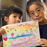 Alyssa Chia Instagram - 今年是我第一次不在咘咘身邊過生日🥲 滿滿的思念及祝福💕 還好她乖巧懂事 是個棒姊姊棒女兒💕 7歲啦🎂👏💕 時間過好快 除了珍惜還是珍惜💕 謝謝妳來當我的寶貝🥰謝謝妳是個好妹妹更是個棒棒小姊姊👍 媽媽祝妳一切健康平安 不要跟妹妹吵架打架🤣當個有自己想法的善良女孩 用好奇熱情的心探索未來😎熱愛生命給妳的一切 愛護地球！媽媽愛妳💕 #生日快樂 #7歲 #平安健康 #愛家人 #愛妳自己 #我們愛妳