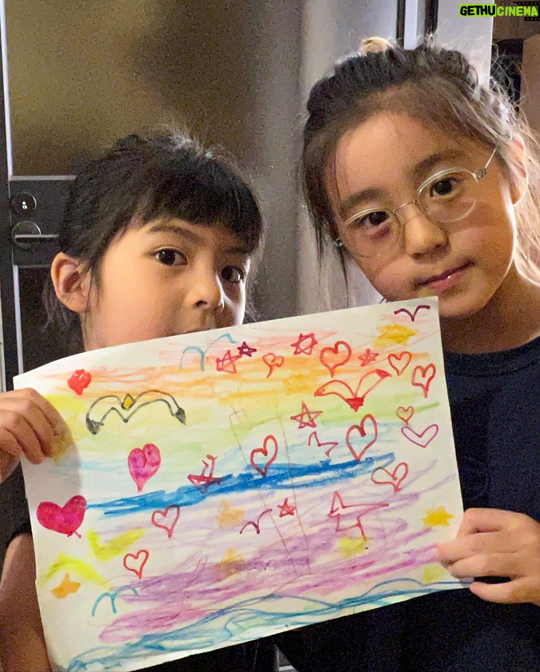 Alyssa Chia Instagram - 今年是我第一次不在咘咘身邊過生日🥲 滿滿的思念及祝福💕 還好她乖巧懂事 是個棒姊姊棒女兒💕 7歲啦🎂👏💕 時間過好快 除了珍惜還是珍惜💕 謝謝妳來當我的寶貝🥰謝謝妳是個好妹妹更是個棒棒小姊姊👍 媽媽祝妳一切健康平安 不要跟妹妹吵架打架🤣當個有自己想法的善良女孩 用好奇熱情的心探索未來😎熱愛生命給妳的一切 愛護地球!媽媽愛妳💕 #生日快樂 #7歲 #平安健康 #愛家人 #愛妳自己 #我們愛妳