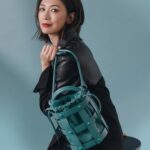 Alyssa Chia Instagram - 好喜歡的百搭款💖 是適合春夏的顏色🏝 @ferragamo #ferragamoss22 #ferragamocagebag