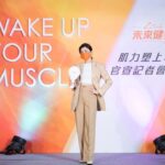 Alyssa Chia Instagram - 我真的好多身分耶🥰 未來健身總教練 有點帥🤣😎 但也是有很大的責任💪 我常說 要健康 要瘦得美麗 我也一直在努力執行中 很開心能夠認識我的未來教練💓 在我想要小小偷懶時他就會跳出來 讓我邊偷懶又能繼續訓練🤣 最後那張是小助手的側拍視角 覺得很有我喜歡的健康美🤣🥰 祝大家2022繼續健康 繼續美💪 我會繼續找實體教練幫我重訓 找未來教練幫我加強全身的肌力 對了 謝謝佼哥的主持 有你在很安心 @mickey1972330 Styling : @eavecning @paulawa Makeup: @clairechengmakeup Hair: @u88na #Zclub未來健身 #Zfield肌力塑 #找到更有力量的自己 #未來健身全面啟動 #未來健身總教練