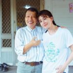 Alyssa Chia Instagram - 今天因為身體不適 無法出席家扶基金會”無窮世代”的公益記者會🥺 不好意思 讓大家擔心了🙏 今天透過視訊 看到王小棣老師拍攝的微電影 回想起那次跟美春媽媽的相處 最大的感動就是「改變」 她願意改變習慣 學習記帳 讓生活及家人能因為這個「改變」而更好更緊密！ 改變的力量有多大？ 只要我們願意 隨手就能把這力量散搬出去💕 這個社會還有好多好多弱勢的少年與家庭需要大家給予實質的支持與幫助💕 我自己親力親為 出錢出力 有多少能力我會做多少事🙏你們願意一起加入嗎？ 我覺得每一個媽媽身上都有一雙翅膀，這雙翅膀可以帶著孩子翱翔，而且不管有多辛苦，媽媽的羽翼會一直保護孩子，所以我想邀請大家，透過家扶官網、郵政劃撥、ibon、OK GO、Line pay、街口支付、OPEN POINT等管道捐款無窮世代，一起成為弱勢兒少與家庭的力量，讓希望和改變，可以在貧困家庭中發生！ @tfcftaiwan #家扶基金會 #無窮世代 #一起改變