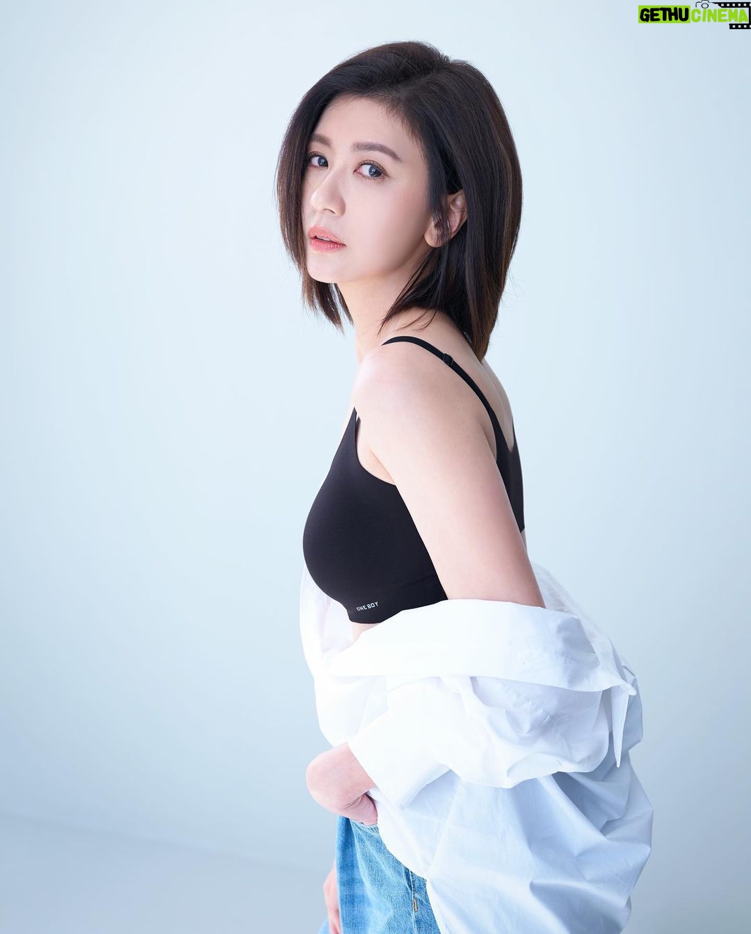 Alyssa Chia Instagram - 濕濕黏黏的夏天來了 時髦流行的妳 換上SKIN BRA了嗎?🤭 . . . . . 聽說 之後還會有新色悄悄上架 大家可以再期待一下~ 官網門市都可以購買唷! @oneboylife #oneboyskinbra #舒服得像沒穿一樣