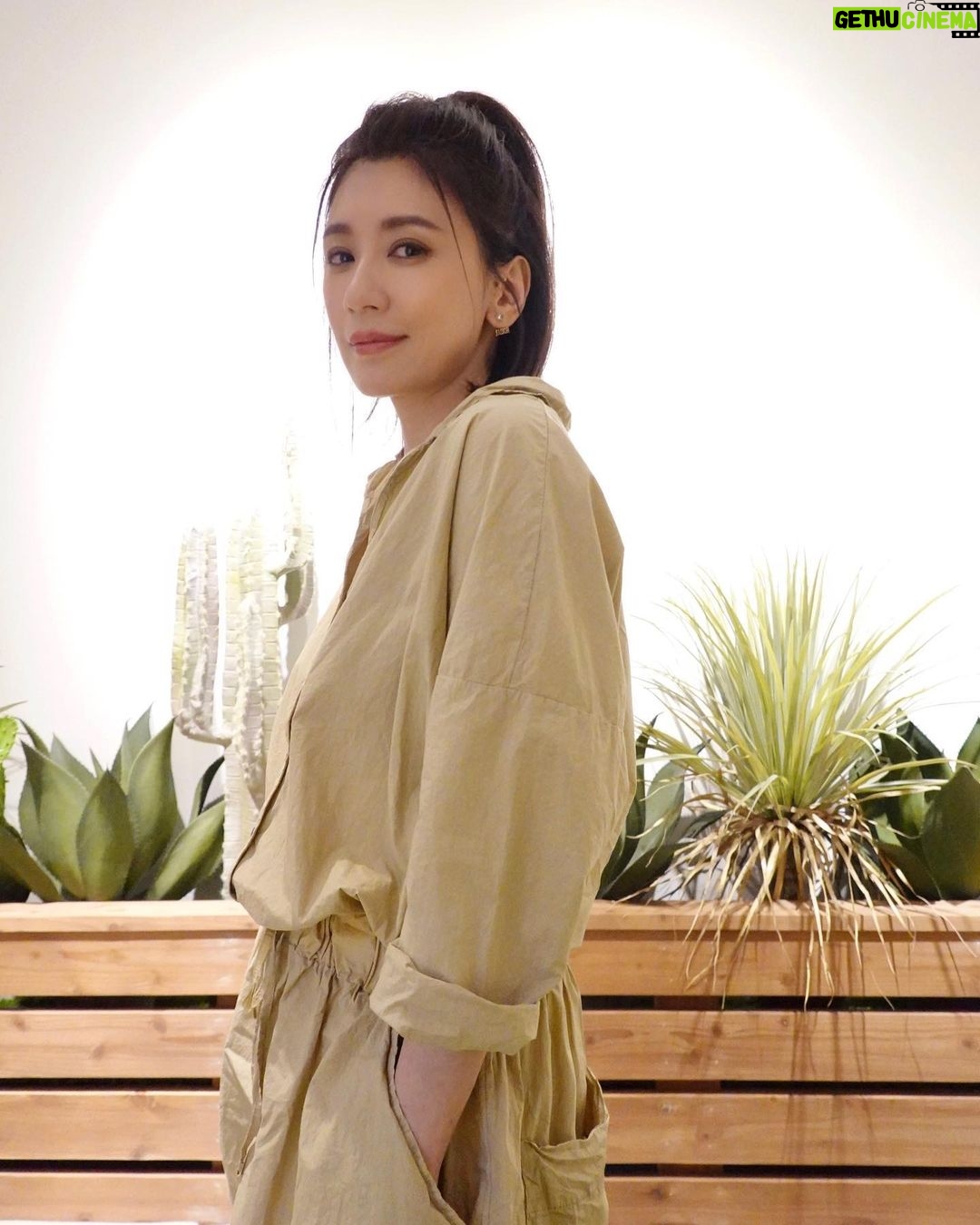 Alyssa Chia Instagram - 我最愛的季節即將到來😎🏖👙 搭配最適合的妝容💖 迫不及待出發去海邊渡假了⛱️ @Diorbeauty #迪奧超完美氣墊粉餅海洋度假限量版