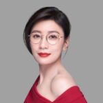 Alyssa Chia Instagram - 你們覺得我戴眼鏡是不是跟我女兒很像呢？🥰😜 在這個數位3C時代 保護眼睛是最重要的小事 當然 如果真的看不清楚了 就要早點面對了😅 @寶島眼鏡 #日本NEOS漸進多焦鏡片 #視時不惑 #每個距離都看透徹