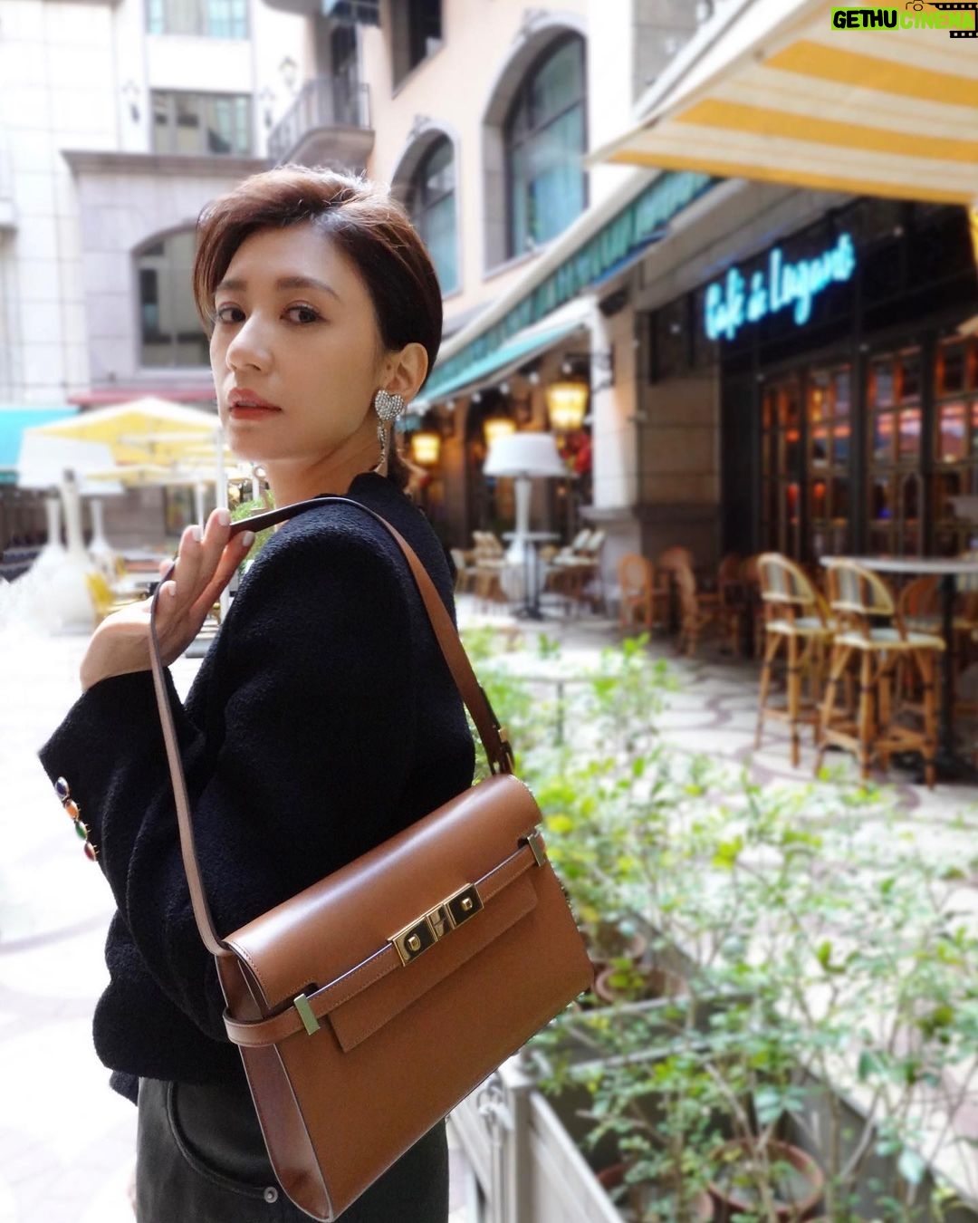 Alyssa Chia Instagram - 想和姐妹們喝杯Cocktail🍸 要一起嗎?😎 #YSL #SAINTLAURENT #YVESSAINTLAURENT @ysl