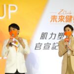 Alyssa Chia Instagram - 我真的好多身分耶🥰 未來健身總教練 有點帥🤣😎 但也是有很大的責任💪 我常說 要健康 要瘦得美麗 我也一直在努力執行中 很開心能夠認識我的未來教練💓 在我想要小小偷懶時他就會跳出來 讓我邊偷懶又能繼續訓練🤣 最後那張是小助手的側拍視角 覺得很有我喜歡的健康美🤣🥰 祝大家2022繼續健康 繼續美💪 我會繼續找實體教練幫我重訓 找未來教練幫我加強全身的肌力 對了 謝謝佼哥的主持 有你在很安心 @mickey1972330 Styling : @eavecning @paulawa Makeup: @clairechengmakeup Hair: @u88na #Zclub未來健身 #Zfield肌力塑 #找到更有力量的自己 #未來健身全面啟動 #未來健身總教練