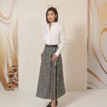 Alyssa Chia Instagram - 今天很開心進入了迪奧奢華保養殿堂 成為迪奧生命之源金萃系列的保養大使 在演藝工作及生活中，我一直努力展現最好的自己 對於肌膚保養，我也是只用最好的✨ 這迪奧傳奇奢華的巔峰之作 是以享譽皇室尊榮血統的依肯酒莊所打造的絕世奢華保養逸品 也是讓我的肌膚狀態攀升巔峰的關鍵～ 還收到比包還難搶的 全球限量2020依肯珍釀版 真的太受寵了！ 這絕對是肌膚最奢寵的享受💕 @DiorBeauty #DiorlOrdeVie #Dior生命之源金萃系列