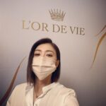 Alyssa Chia Instagram - 今天很開心進入了迪奧奢華保養殿堂 成為迪奧生命之源金萃系列的保養大使 在演藝工作及生活中，我一直努力展現最好的自己 對於肌膚保養，我也是只用最好的✨ 這迪奧傳奇奢華的巔峰之作 是以享譽皇室尊榮血統的依肯酒莊所打造的絕世奢華保養逸品 也是讓我的肌膚狀態攀升巔峰的關鍵～ 還收到比包還難搶的 全球限量2020依肯珍釀版 真的太受寵了！ 這絕對是肌膚最奢寵的享受💕 @DiorBeauty #DiorlOrdeVie #Dior生命之源金萃系列