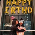 Alyssa Chia Instagram - 驚喜的相遇🤣 怎麼看了圖覺得你們才是一家人🤣 @jam_hsiao0330 能唱能演的蕭同學 你覺得你跟波妞誰比較帥呢🤣 開心能聚再一起🩷 也謝謝帥哥 @richardkuo007 的照顧🙏 這趟旅程超完美🫡