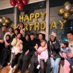 Alyssa Chia Instagram - 驚喜的相遇🤣 怎麼看了圖覺得你們才是一家人🤣 @jam_hsiao0330 能唱能演的蕭同學 你覺得你跟波妞誰比較帥呢🤣 開心能聚再一起🩷 也謝謝帥哥 @richardkuo007 的照顧🙏 這趟旅程超完美🫡
