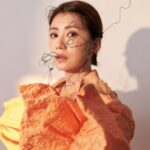 Alyssa Chia Instagram - #ELLE封面大人物 #賈靜雯 她曾說，儀式感是維繫感情最重要的元素「愛情到了一個境地之後，就要學會常常看見身邊小事的美好。我們都習慣了挑剔，習慣了習慣，所以會覺得很多事是『應該』，但對方可能多做一點都已經不容易，所以要珍惜！」在平淡生活中有一點火花，也不吝嗇把愛說出來。 @alyssachia 👉🏻追蹤 @elletaiwan 看完整專訪和獨家影音 EDITOR IN CHIEF_KAYT HSUEH PHOTOGRAPH_ICURA CHIANG PROJECT MANAGEMENT_CHRISTY YANG STYLING_KATE CHEN MAKE UP_JIMY WU（BACKSTAGE） HAIR_AMBER （80’S） TEXT_ SYLVIA CHENG VIDEO PRODUCER_ESTHER PAI VIDEO PHOTOGRAPHER_ASHE CHEN ,JUNIOR LO,DORIS LAI VIDEO EDITOR_HSINGYUN WANG FASHION_ @louisvuitton #ELLETAIWAN #ELLE娛樂圈 #ELLE時尚圈 #ellecoverstar