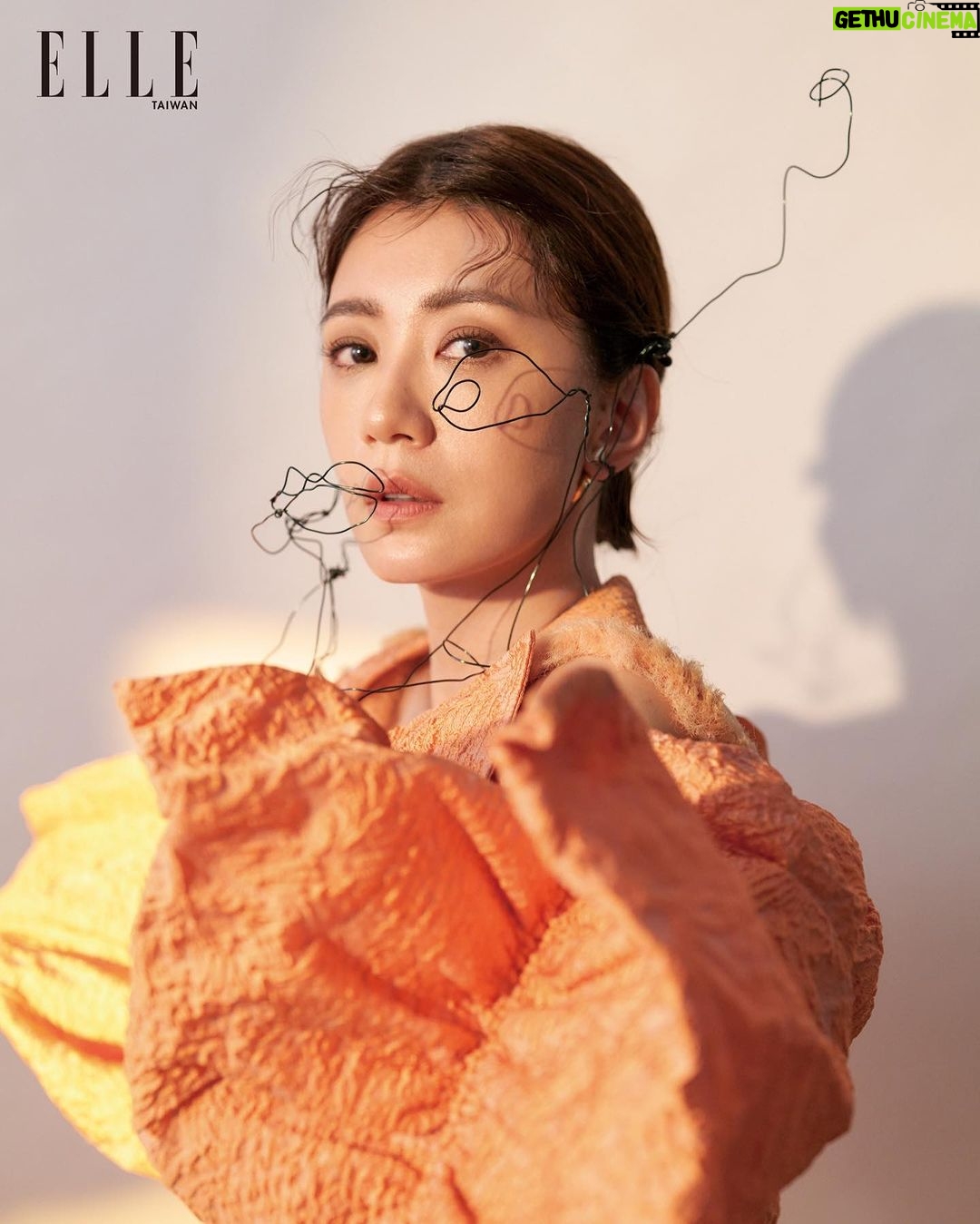 Alyssa Chia Instagram - #ELLE封面大人物 #賈靜雯 她曾說,儀式感是維繫感情最重要的元素「愛情到了一個境地之後,就要學會常常看見身邊小事的美好。我們都習慣了挑剔,習慣了習慣,所以會覺得很多事是『應該』,但對方可能多做一點都已經不容易,所以要珍惜!」在平淡生活中有一點火花,也不吝嗇把愛說出來。 @alyssachia 👉🏻追蹤 @elletaiwan 看完整專訪和獨家影音 EDITOR IN CHIEF_KAYT HSUEH PHOTOGRAPH_ICURA CHIANG PROJECT MANAGEMENT_CHRISTY YANG STYLING_KATE CHEN MAKE UP_JIMY WU(BACKSTAGE) HAIR_AMBER (80’S) TEXT_ SYLVIA CHENG VIDEO PRODUCER_ESTHER PAI VIDEO PHOTOGRAPHER_ASHE CHEN ,JUNIOR LO,DORIS LAI VIDEO EDITOR_HSINGYUN WANG FASHION_ @louisvuitton #ELLETAIWAN #ELLE娛樂圈 #ELLE時尚圈 #ellecoverstar