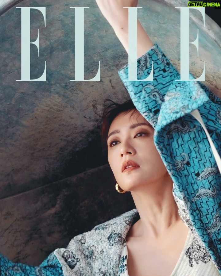 Alyssa Chia Instagram - #ELLE封面大人物 #賈靜雯 :「人生本來每個階段都有不同的課題,但我有一 個特質,就是面對挑戰只會接受它,挑戰它,不會想逃避。」 @alyssachia 👉🏻追蹤 @elletaiwan 看完整專訪和獨家影音 EDITOR IN CHIEF_KAYT HSUEH PHOTOGRAPH_ICURA CHIANG PROJECT MANAGEMENT_CHRISTY YANG STYLING_KATE CHEN MAKE UP_JIMY WU(BACKSTAGE) HAIR_AMBER (80’S) TEXT_ SYLVIA CHENG VIDEO PRODUCER_ESTHER PAI VIDEO PHOTOGRAPHER_ASHE CHEN ,JUNIOR LO,DORIS LAI VIDEO EDITOR_HSINGYUN WANG FASHION_ @louisvuitton #ELLETAIWAN #ELLE娛樂圈 #ELLE時尚圈 #ellecoverstar