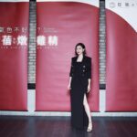 Alyssa Chia Instagram – 好久不見 此時此刻是見面的好時機😎
氣色不好？！@labelleteaofficial 有了你怎麼會不好😎

#Labelle #拉蓓 #燉雞精 #氣色不好

Makeup: @backstagejimywu 
Hair: @chuan518 
Stylist: @chenghan_han 
Jacket: @balmain 
Acc: @tastboutique 
Shoes: @renecaovilla @renecaovilla.tw 
Photo: @yuweiiv